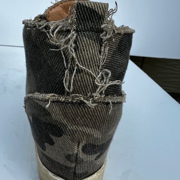 girls size 13 shoes camo print 2 zippers, distressed - Picture 3 of 5